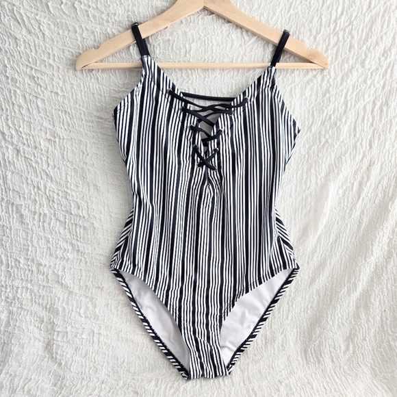 Women's Nautica‎ Cool  Dock Lines One Piece Swim Bathing Suit Navy White L Beach - Picture 1 of 7